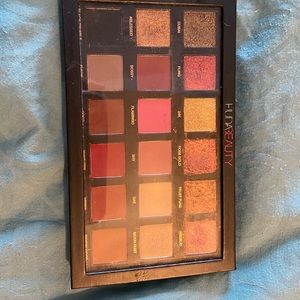 Huda palette rose gold